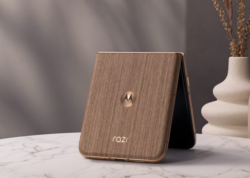 Motorola Razr 70 Ultra: specifiche svelate dal TENAA, Snapdragon 8 Elite in vista