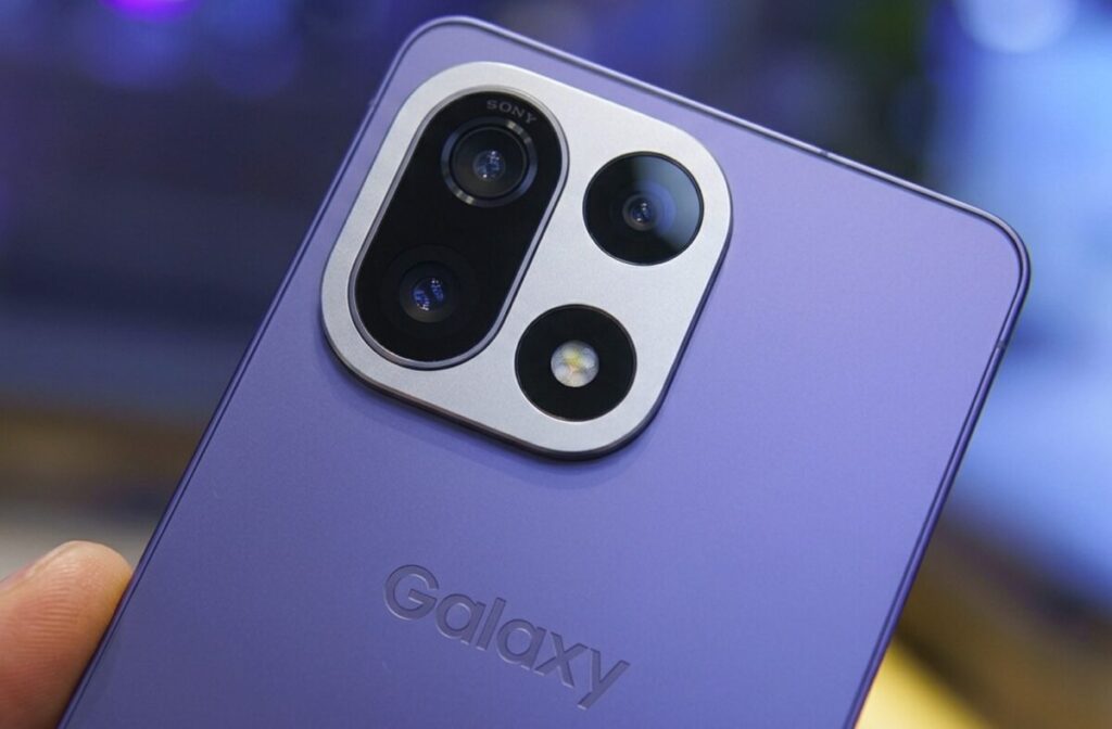 Samsung studia un redesign radicale del modulo fotocamera per Galaxy S27