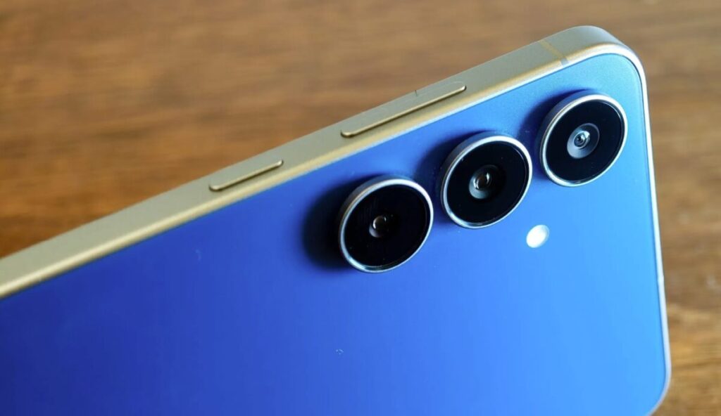 Samsung Galaxy F70 Pro: il firmware compare sui server, sviluppo in corso