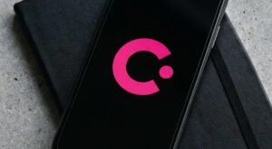 Google COSMO: il misterioso assistente AI con Gemini Nano è apparso (e scomparso) dal Play Store