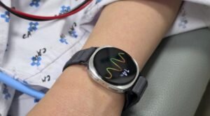 Galaxy Watch6 può prevedere lo svenimento con 5 minuti di anticipo: lo rivela uno studio coreano