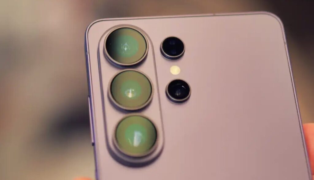 Galaxy S27 Pro con la stessa fotocamera dell’Ultra? Le ultime indiscrezioni lo suggeriscono
