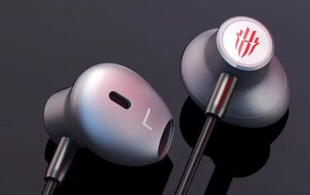 RedMagic lancia le cuffie gaming cablate: USB-C e jack da 3,5 mm per i gamer mobile