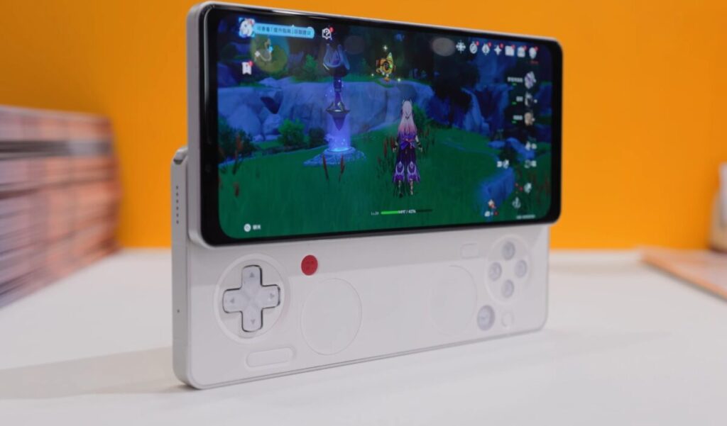 Ayaneo Pocket Play: il gaming smartphone con controller integrato che fa rivivere l’Xperia Play