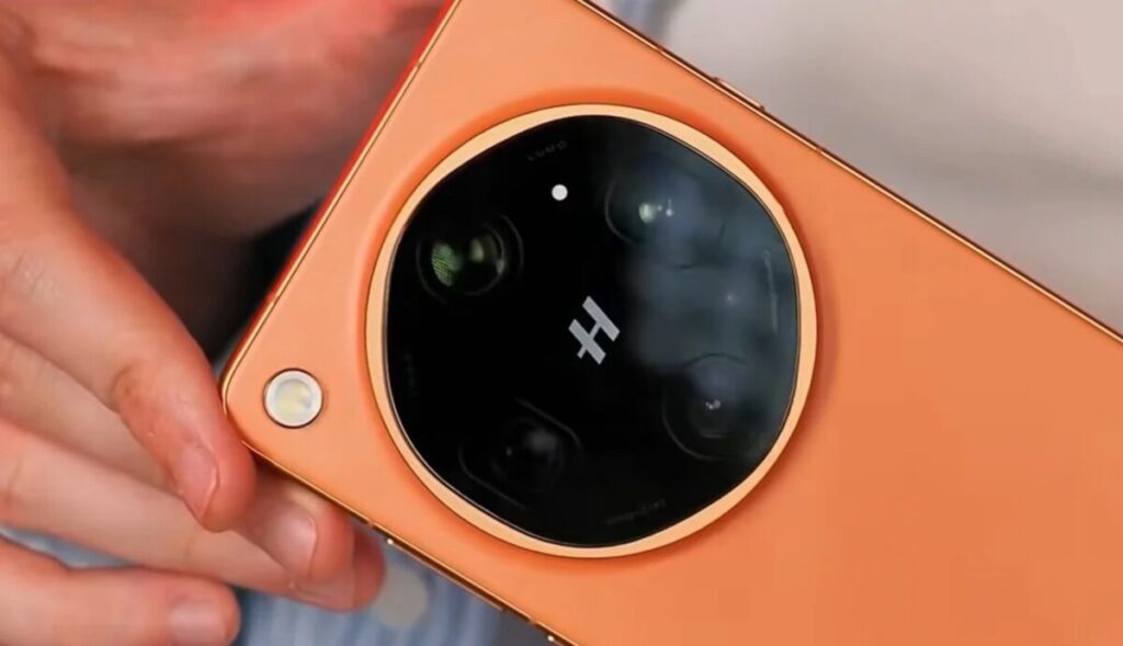 OPPO Find X10 Ultra: zoom 10x confermato con sensore più grande per foto notturne migliori