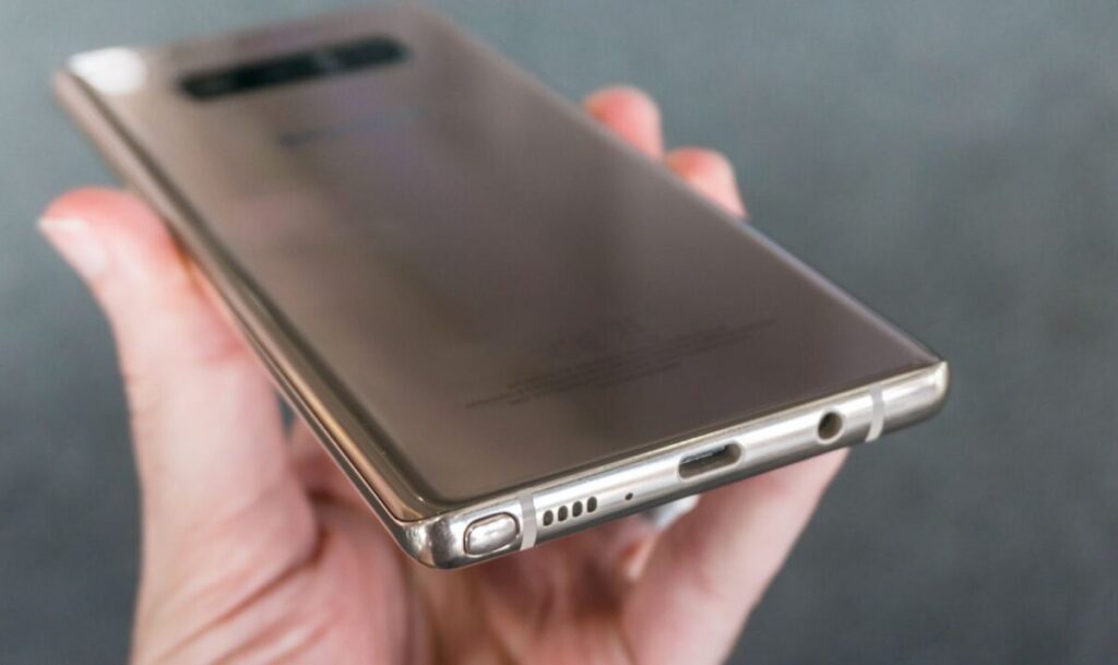 Galaxy S8 e Note 8: Samsung rilascia un aggiornamento software a 9 anni dal lancio