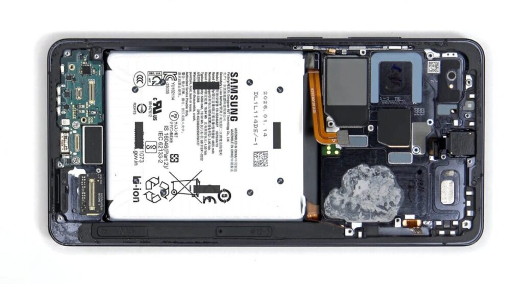Galaxy S27 Ultra, niente batteria al silicio-carbonio: Samsung punta su una capacità oltre i 5.500 mAh