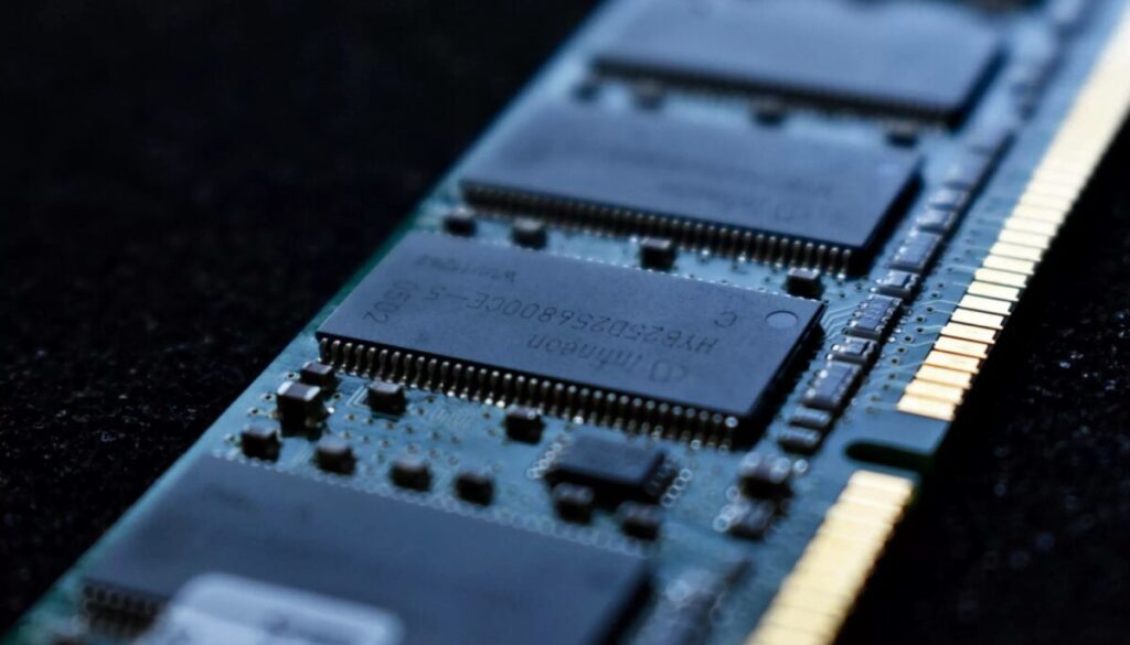 SK hynix avverte: la carenza di memoria potrebbe durare fino al 2030, smartphone più cari in vista