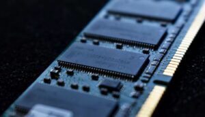 SK hynix avverte: la carenza di memoria potrebbe durare fino al 2030, smartphone più cari in vista