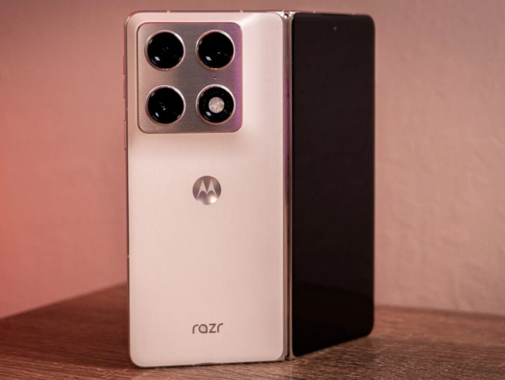 Motorola razr fold, sconto shock da 100.000 yen su IIJmio al lancio in Giappone