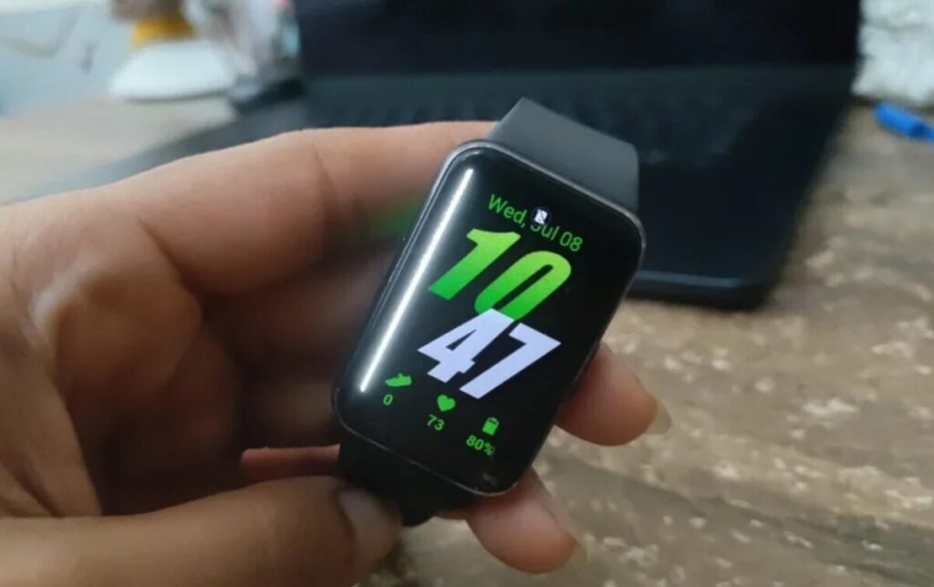 Galaxy Fit 3, spunta la “linea verde”: il problema dei display Samsung colpisce anche i wearable