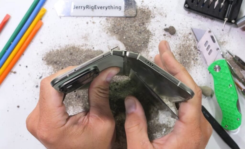 Pixel 11 Pro Fold al crash test: si piega ancora, ma niente più batterie in fiamme