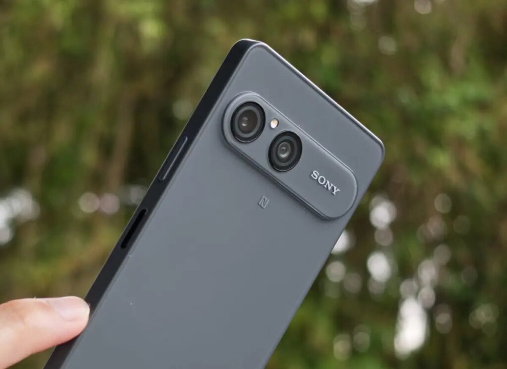 Xperia 10 VIII, il display fa un salto in avanti: luminosità +50% e non solo