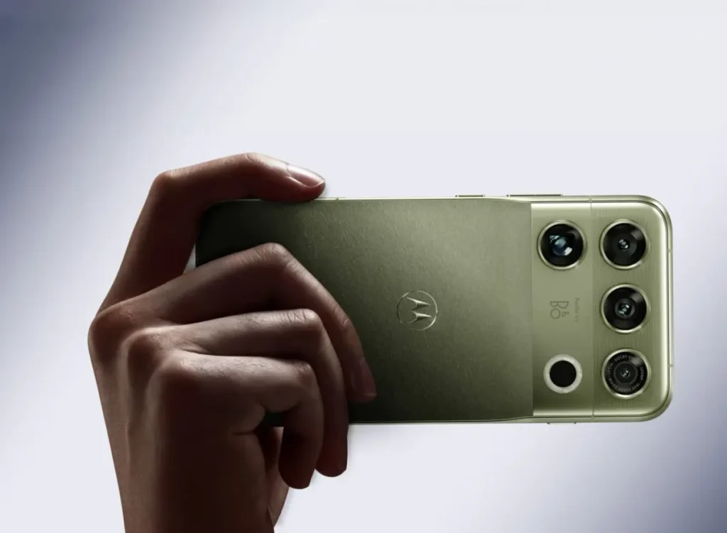 Motorola Signature 27 è ufficiale: Snapdragon 8 Elite Extreme Gen 6, audio Bang & Olufsen e 7 anni di aggiornamenti
