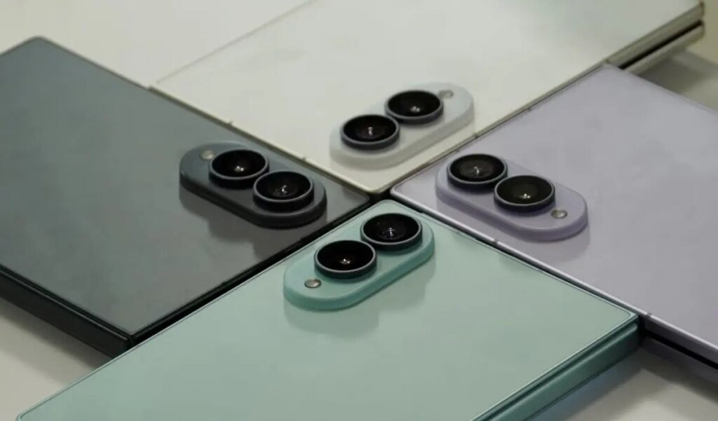 Il nuovo CEO Apple boccia i pieghevoli Android: “Sembrano economici”, iPhone Duo punta sulla qualità
