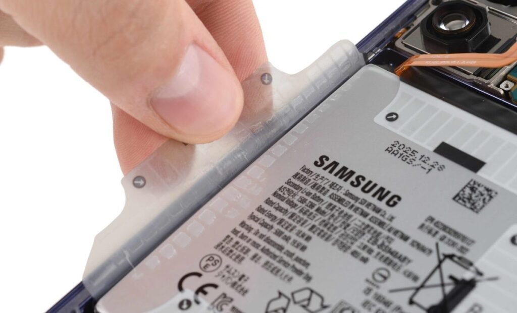 Samsung penserebbe a un chip di sicurezza nelle batterie dei Galaxy per bloccare i ricambi non originali