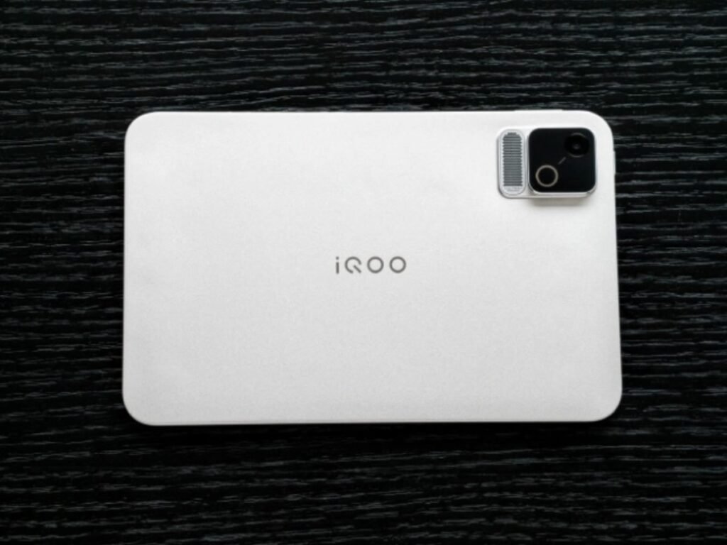 iQOO Pad Ultra, il tablet gaming compatto da 8,8 pollici: spuntano le prime foto reali in vista del debutto