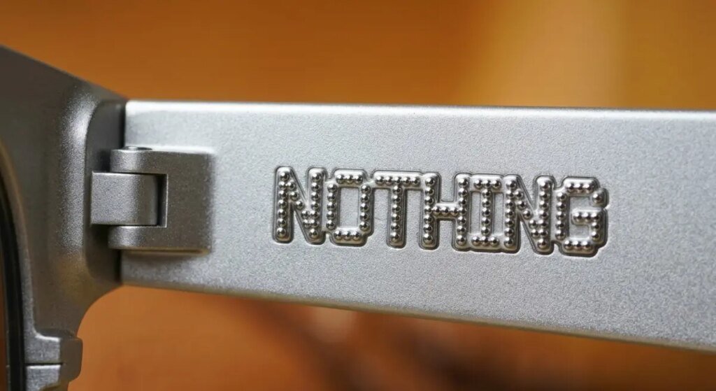 Anche Nothing pensa agli smart glasses: in arrivo due modelli, uno con ChatGPT e traduzione in tempo reale