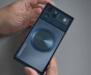 REDMAGIC 12 Pro+ e ufficiale: display a 185Hz, Snapdragon 8 Elite Extreme Gen 6 e ventola a 25.500 rpm (ma solo in Cina)